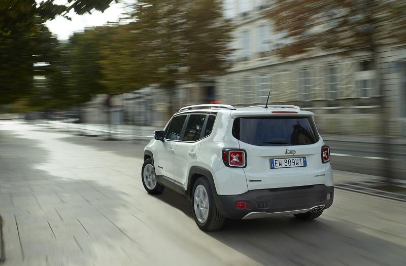 In den Rücklichtern des Renegade findet sich das X des Benzinkanister des Ur-Jeeps wieder