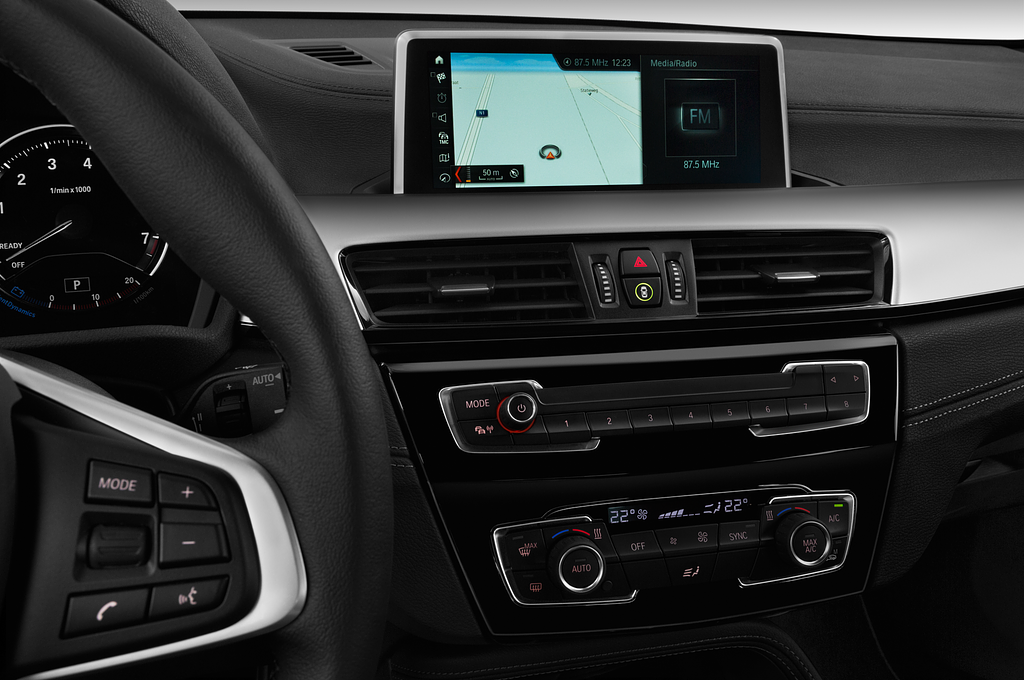 BMW X2 (Baujahr 2018) Advantage 5 Türen Radio und Infotainmentsystem