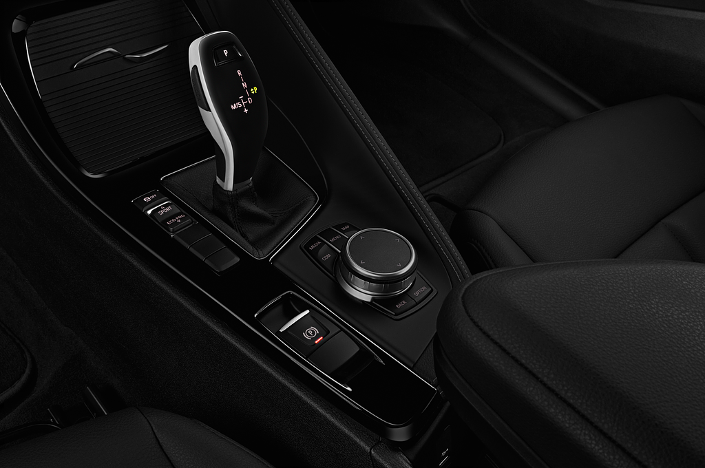 BMW X2 (Baujahr 2018) Advantage 5 Türen Schalthebel