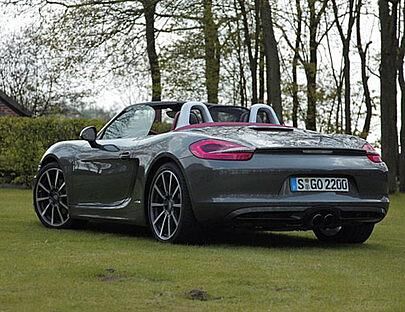 Der Porsche ist völlig unproblematisch, wenn man das tiefe Sitzen. 