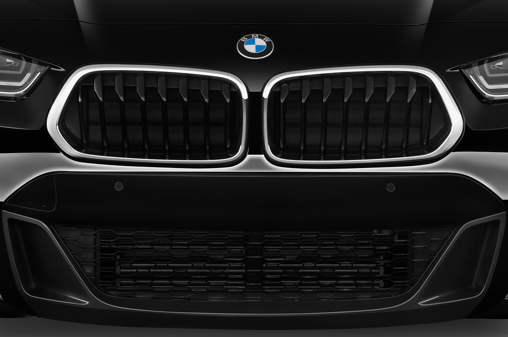 BMW X2 (Baujahr 2023) M Sport 5 Türen Kühlergrill und Scheinwerfer