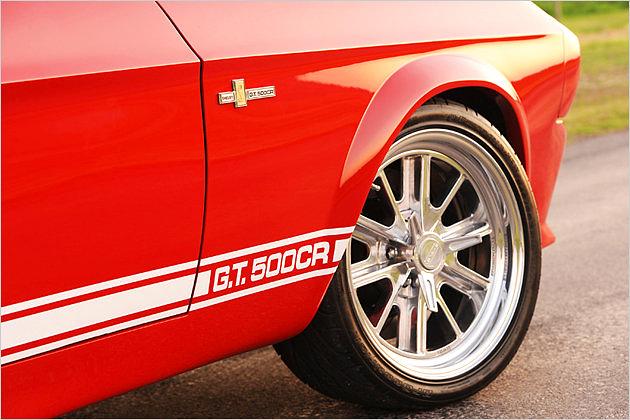 Die 17-Zoll-Räder passen gut zum Muscle Car im Klassik-Look