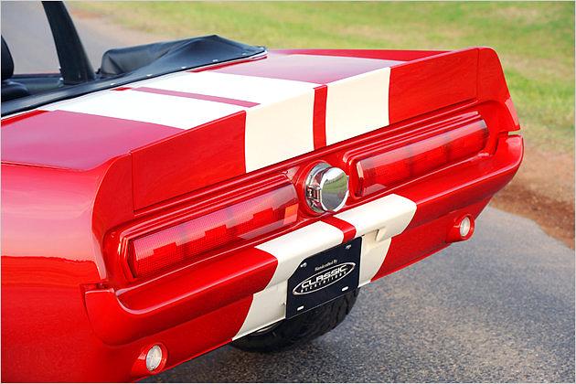 Ein Shelby-Le-Mans-Racing-Tankverschluss sitzt zentral am Heck des G.T.500CR Convertible