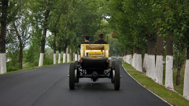 Der älteste Teilnehmer im Feld: ein Skoda L und K 300 von 1923.