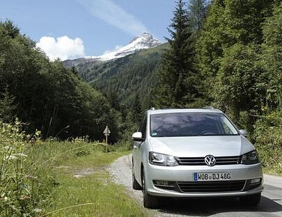 Der Sharan ist eleganter Reisegefährte, rollendes Büro und das ideale Auto für eine Großfamilie.