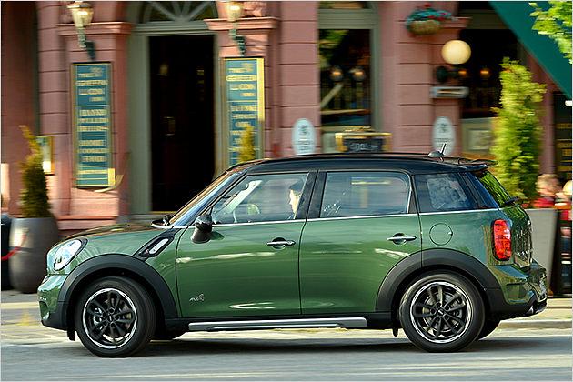 Der Countryman ist mit 4,11 Meter rund 29 Zentimeter länger als der "richtige" Mini
