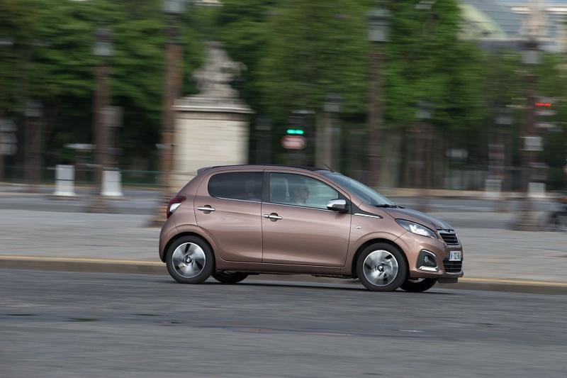 Die Federung des Peugeot 108 ist überraschend komfortabel.