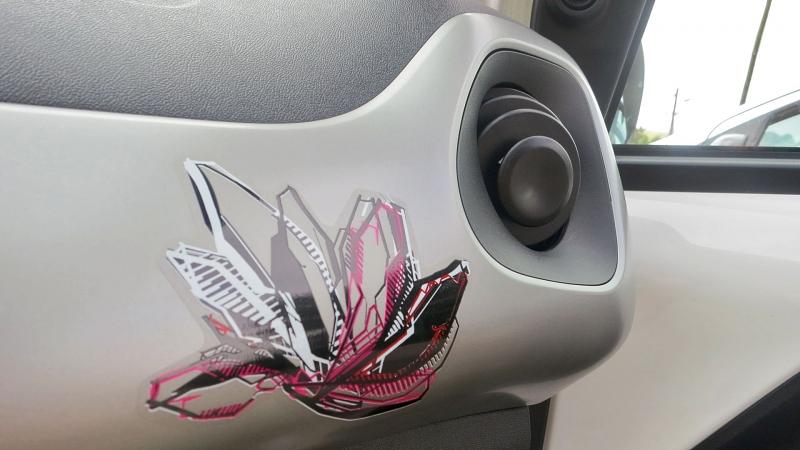 Die optionalen Sticker des Tattoo-Designs sehen billig aus.