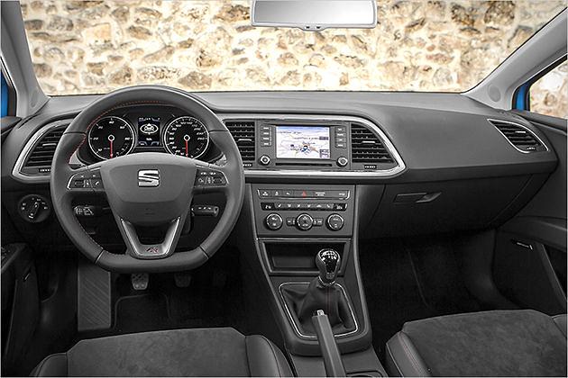 Das Cockpit ist sachlich und funktional eingeräumt