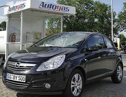 Nach etwa 270 Kilometern heißt es ab an die Tankstelle.