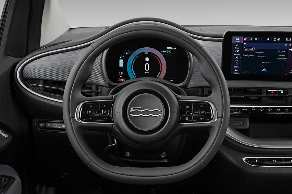 FIAT 500 e 3+1 (Baujahr 2022) Icon 4 Türen Lenkrad