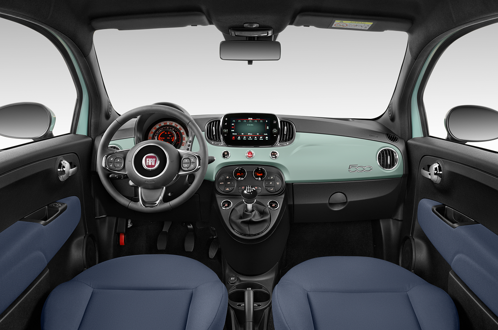 FIAT 500 Hybrid (Baujahr 2023) Base 3 Türen Cockpit und Innenraum