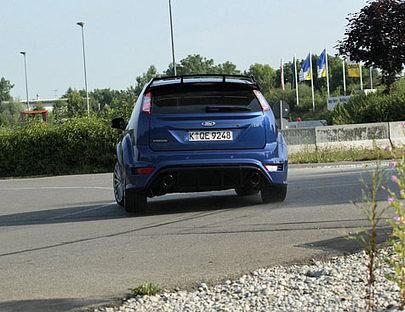 Auch von hinten macht der Ford Focus RS II eine gute Figur. 