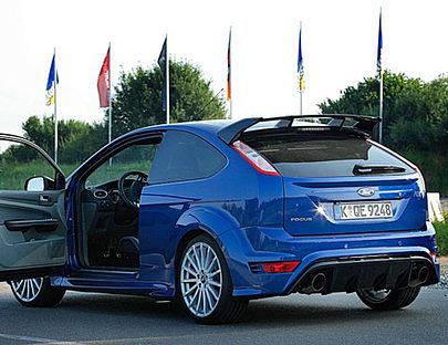 Für Sportwagenfans stehen beim Ford Focus RS II die Türen offen. 