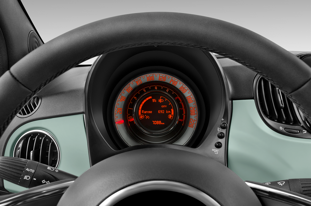 FIAT 500 Hybrid (Baujahr 2023) Base 3 Türen Tacho und Fahrerinstrumente