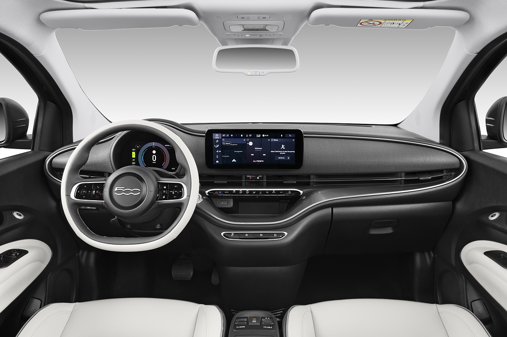 FIAT 500C (Baujahr 2021) La Prima 2 Türen Cockpit und Innenraum