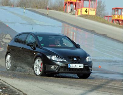 Seat Leon Cupra R: Leichtfüßig und flink meistert er den Wedel-Parcours.