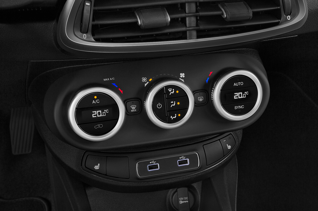 FIAT 500X (Baujahr 2022) Sport 5 Türen Temperatur und Klimaanlage