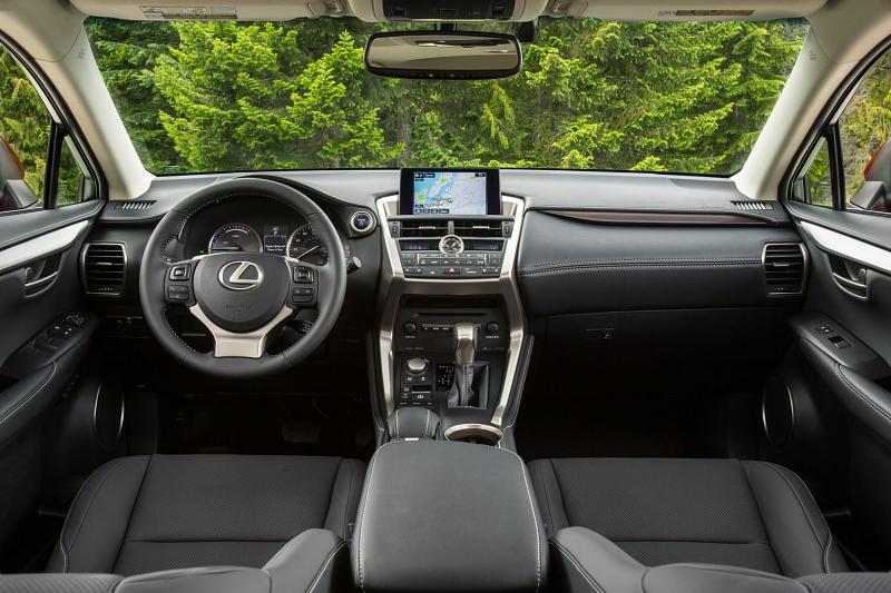 Das Cockpit des Lexus NX 300h.