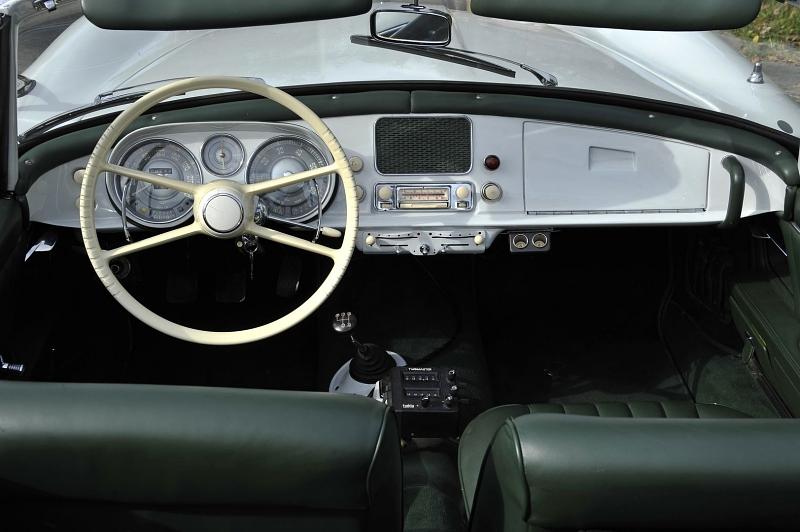 Das Cockpit des BMW 507.