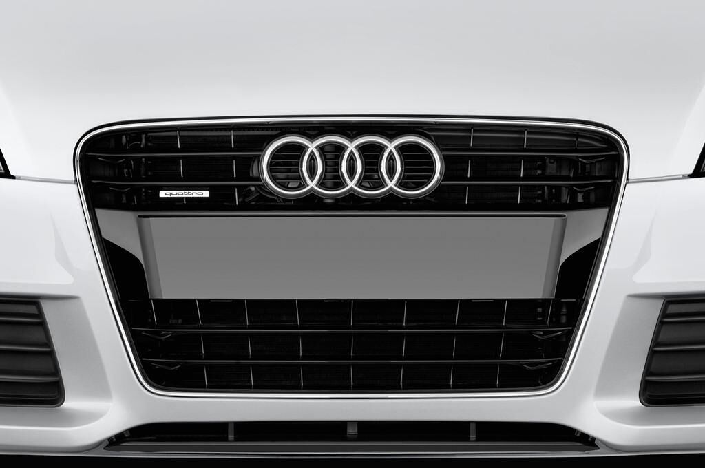 Audi TT (Baujahr 2012) - 2 Türen Kühlergrill und Scheinwerfer