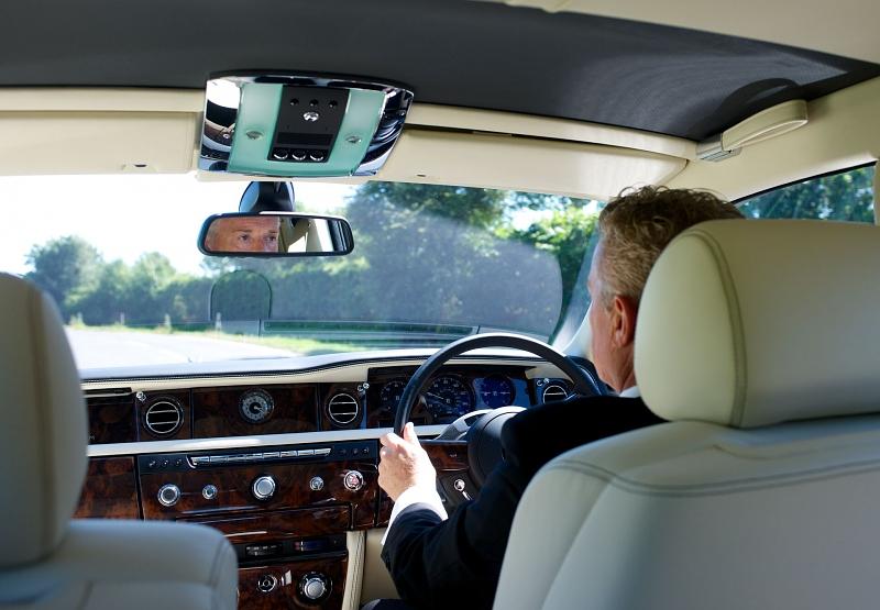 Rolls-Royce-Chauffeur