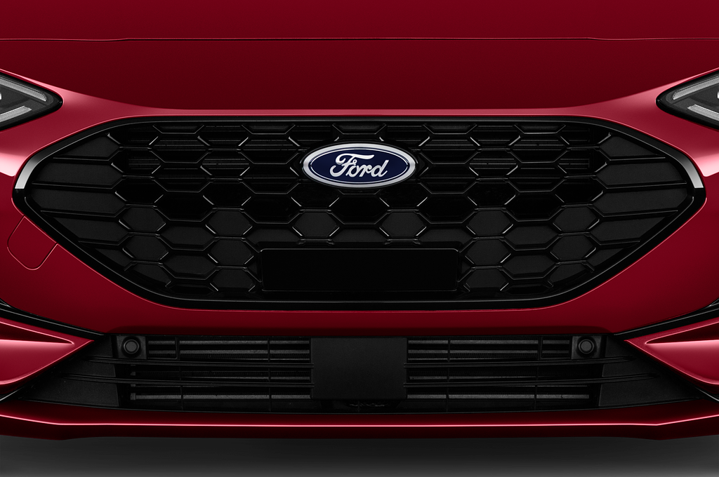 Ford Focus (Baujahr 2022) ST-Line 5 Türen Kühlergrill und Scheinwerfer