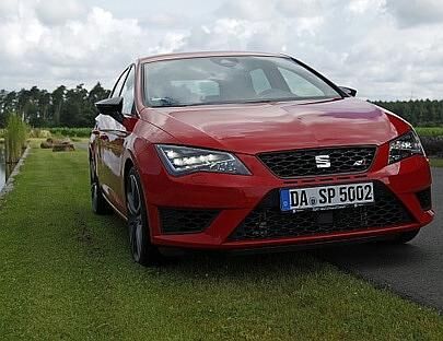 Und jetzt die zweite Überraschung: Der Seat Leon Cupra R ist fast so sparsam wie der VW Golf 7 TSI mit 85 PS.