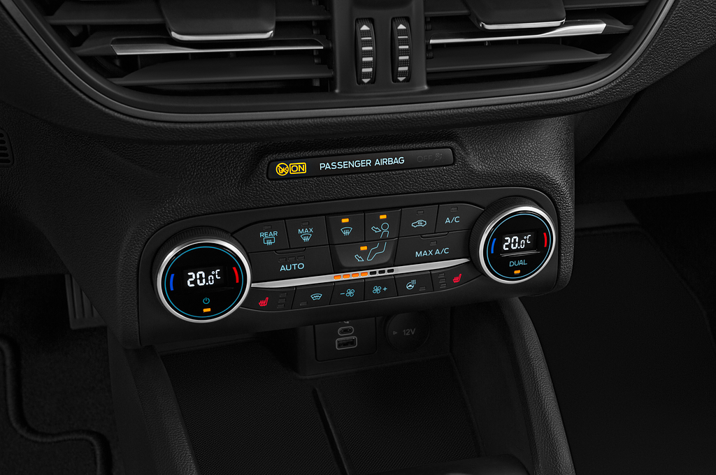 Ford Focus Turnier (Baujahr 2022) Cool & Connect 5 Türen Temperatur und Klimaanlage