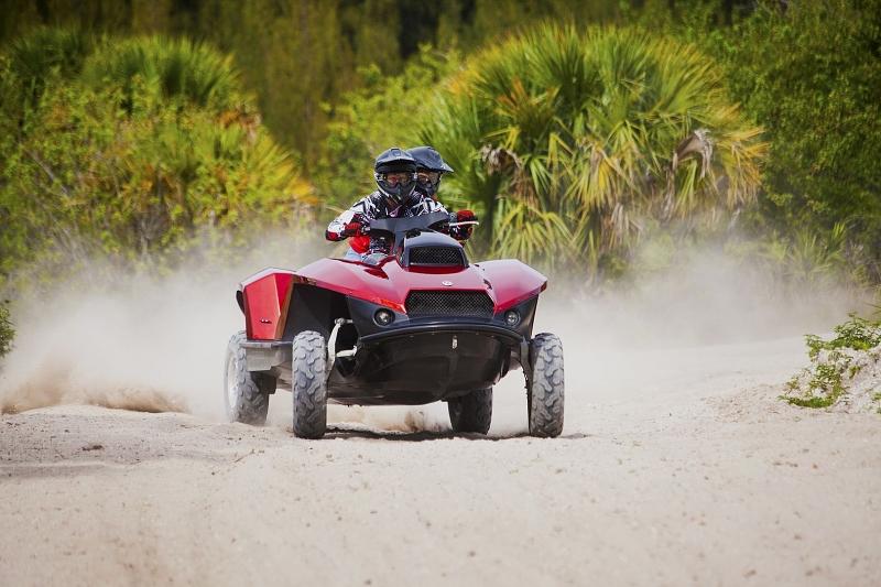 Der Quadski hat zwölf Zoll große Reifen.