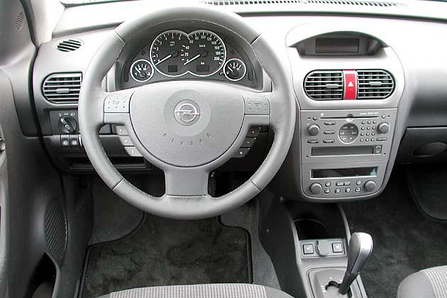 Das gut ausgestattete Cockpit