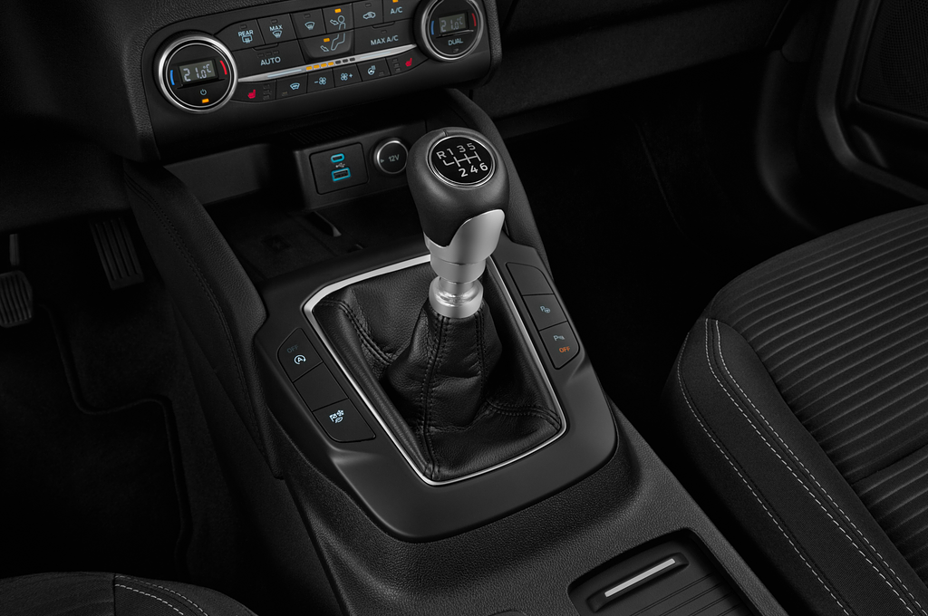 Ford Kuga (Baujahr 2020) Titanium 5 Türen Schalthebel