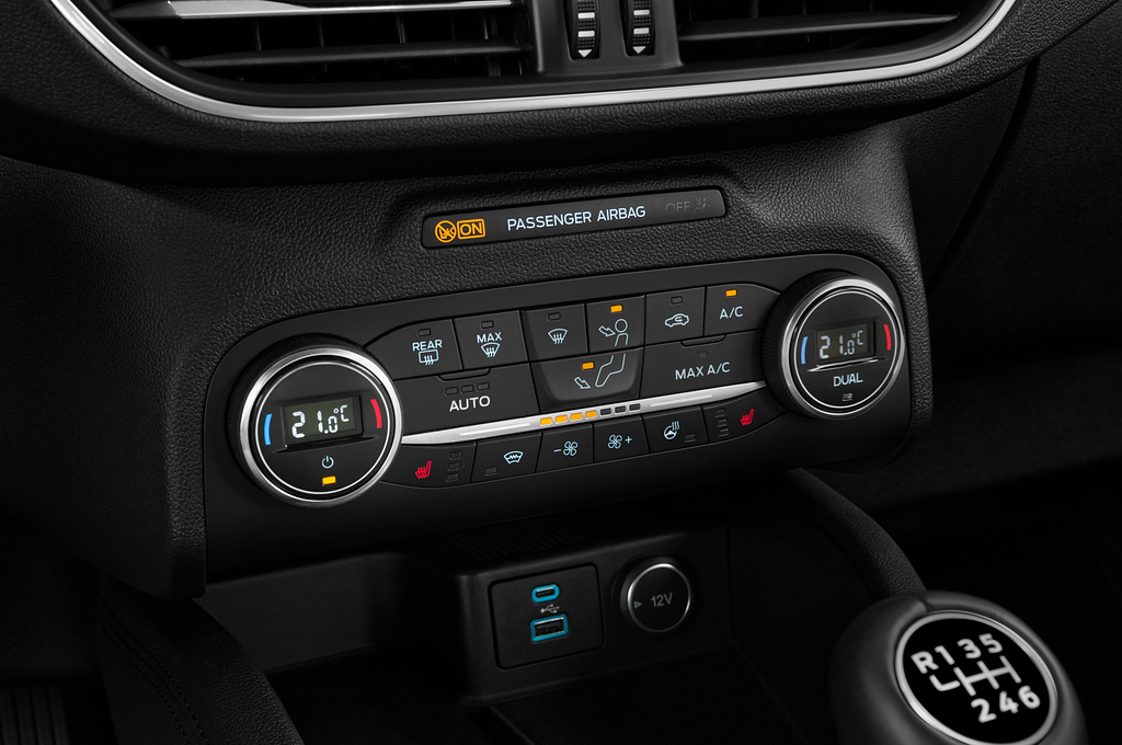 Ford Kuga (Baujahr 2020) Titanium 5 Türen Temperatur und Klimaanlage