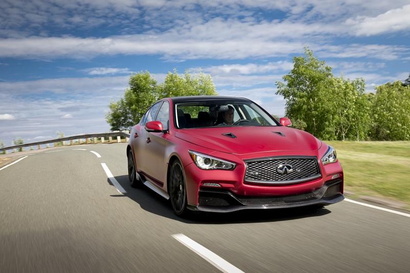 Infiniti Q50 Eau Rouge - bis zu 300 km/h Spitze