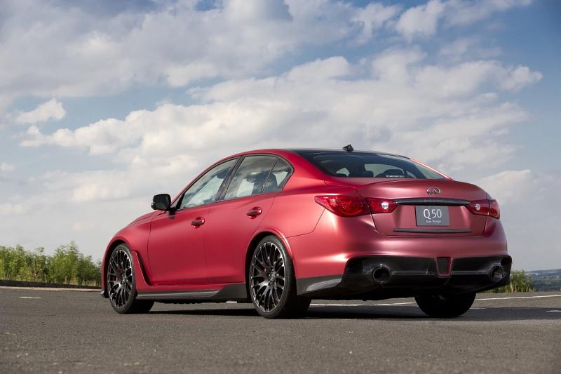 Infiniti Q50 Eau Rouge - munteres Schwellerwerk