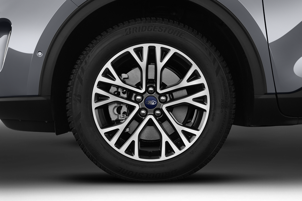 Ford Kuga Plug-in Hybrid (Baujahr 2020) Titanium 5 Türen Reifen und Felge