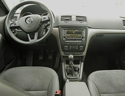 Innen präsentiert sich der Skoda Yeti aufgeräumt und übersichtlich.