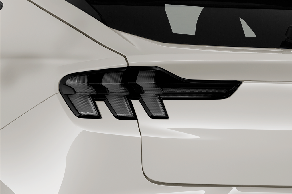 Ford Mustang Mach-E (Baujahr 2021) AWD 5 Türen Rücklicht
