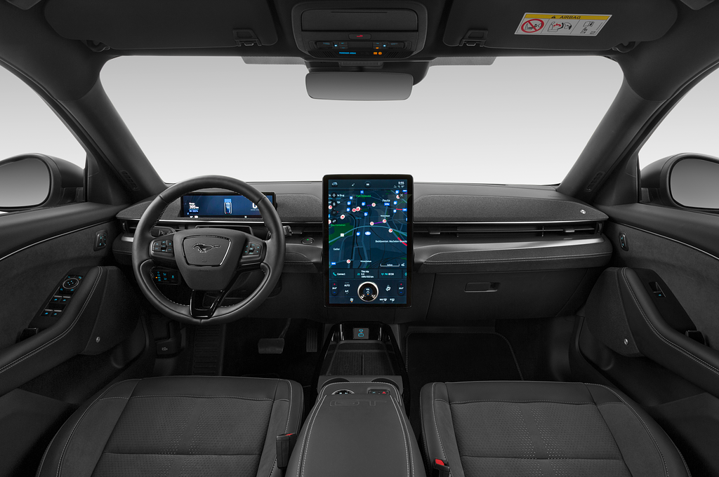 Ford Mustang Mach-E (Baujahr 2022) GT 5 Türen Cockpit und Innenraum