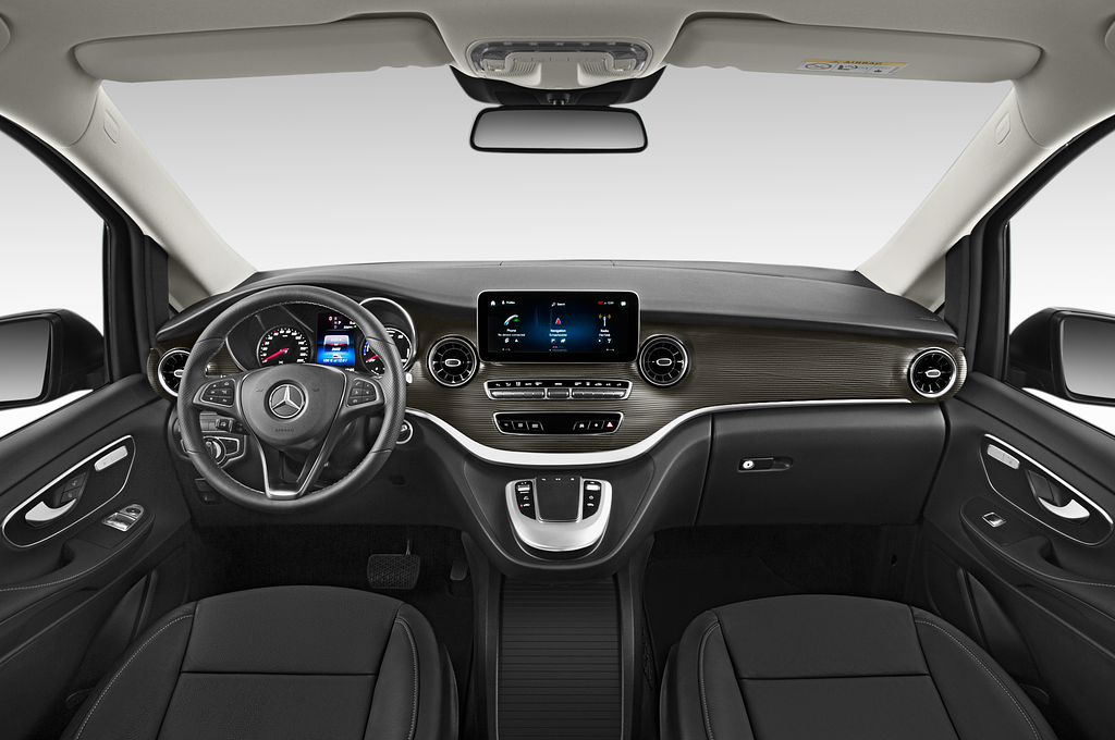 Mercedes EQV (Baujahr 2021) 300 Lang 5 Türen Cockpit und Innenraum