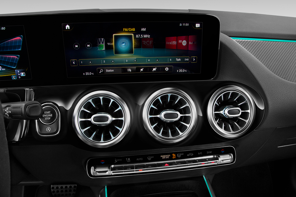 Mercedes GLA (Baujahr 2021) AMG 45 S 5 Türen Radio und Infotainmentsystem