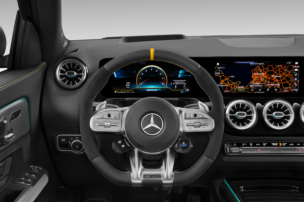 Mercedes GLA (Baujahr 2021) AMG 45 S 5 Türen Lenkrad