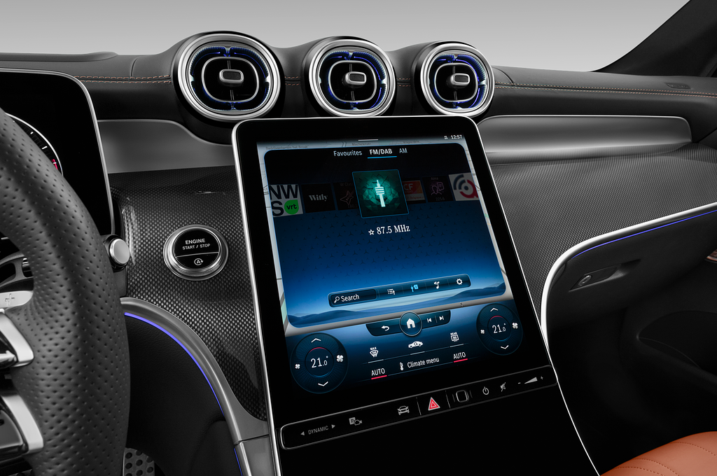 Mercedes GLC (Baujahr 2023) AMG Line 5 Türen Radio und Infotainmentsystem