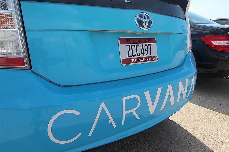 Das Firmenfahrzeug ist ein Toyota Prius.