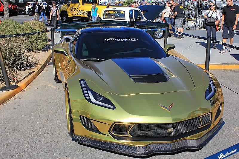 Eine goldene Corvette.
