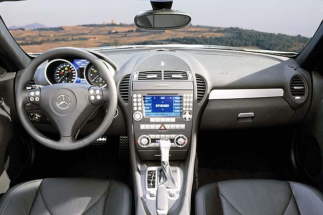SLK-Cockpit: Aufgeräumt und übersichtlich