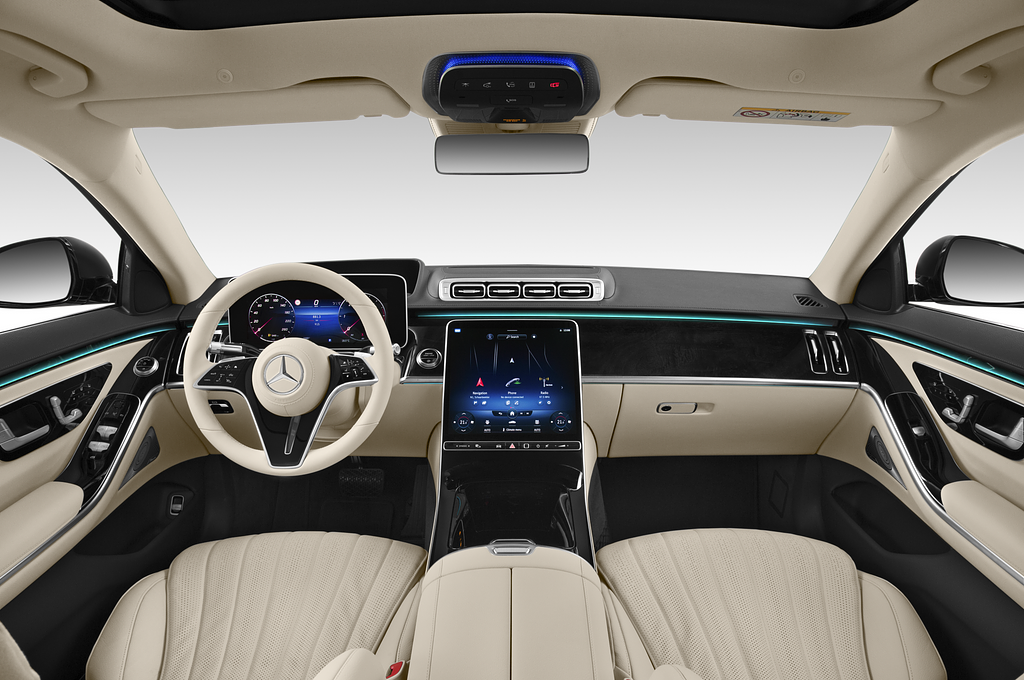 Mercedes S Class (Baujahr 2021) S 350 4 Türen Cockpit und Innenraum