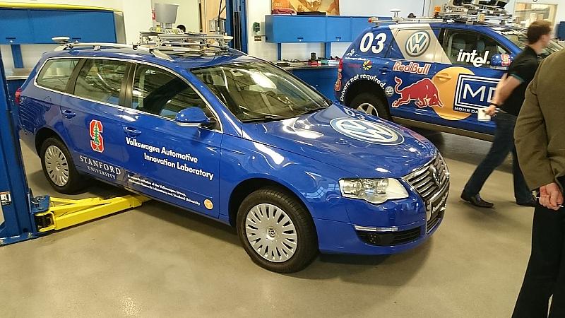 Der VW Passat mit Namen Junior ist ebenfalls hier geparkt.