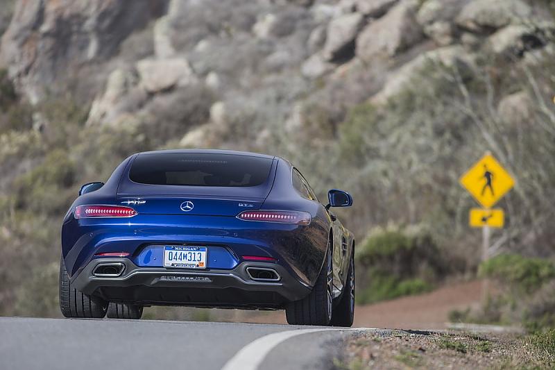 Mercedes AMG GTS - das Heck ist besonders breit