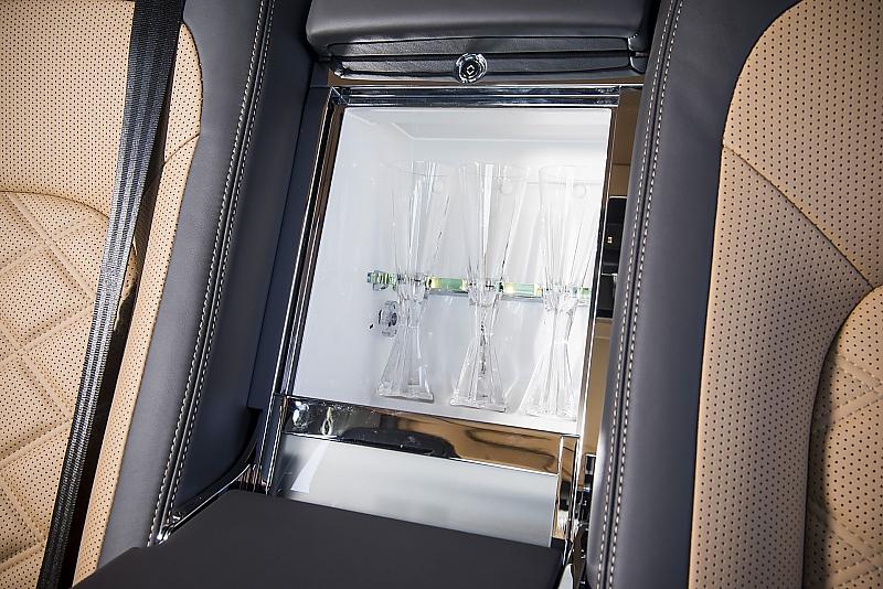 Auch ein Kühlschrank ist an Bord - gegen Aufpreis, versteht sich!